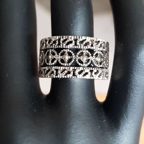 Sterling silver and marcasite ring - Picture 1 of 3